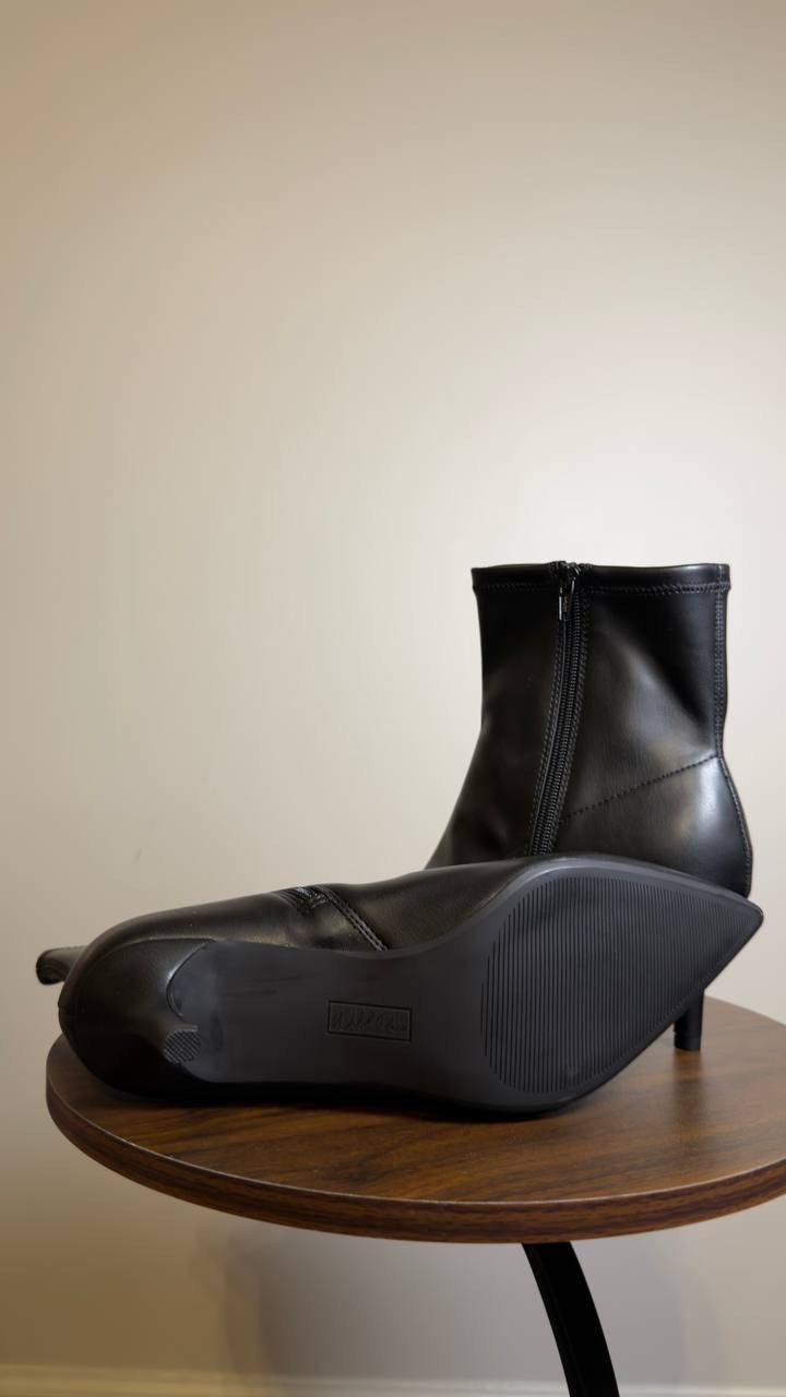 Wild Pair Heeled Booties Black 10 M New $69.90