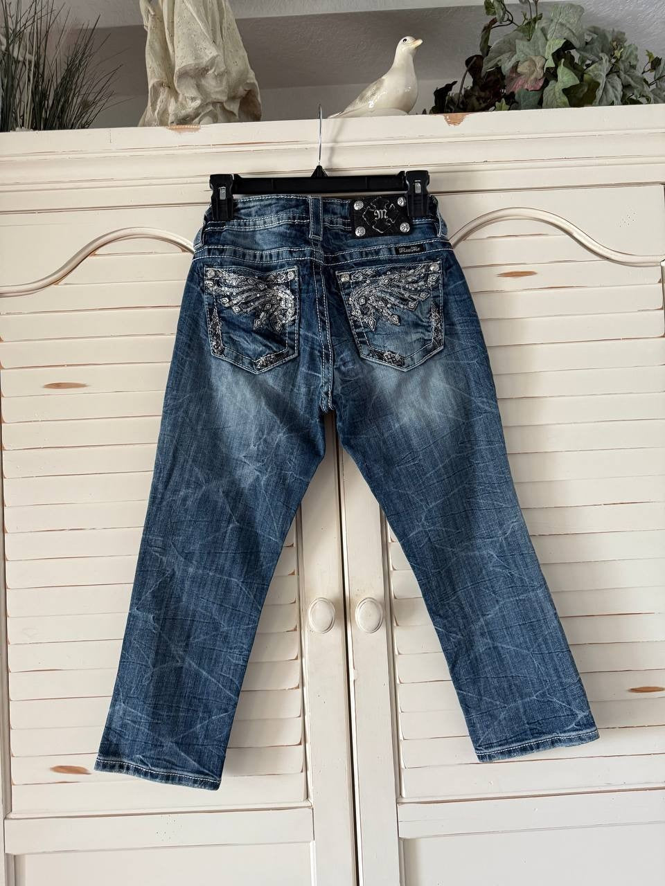 Miss Me Heritage Star Border Capri Jeans, Embroidered Cuffs, Med Wash 26