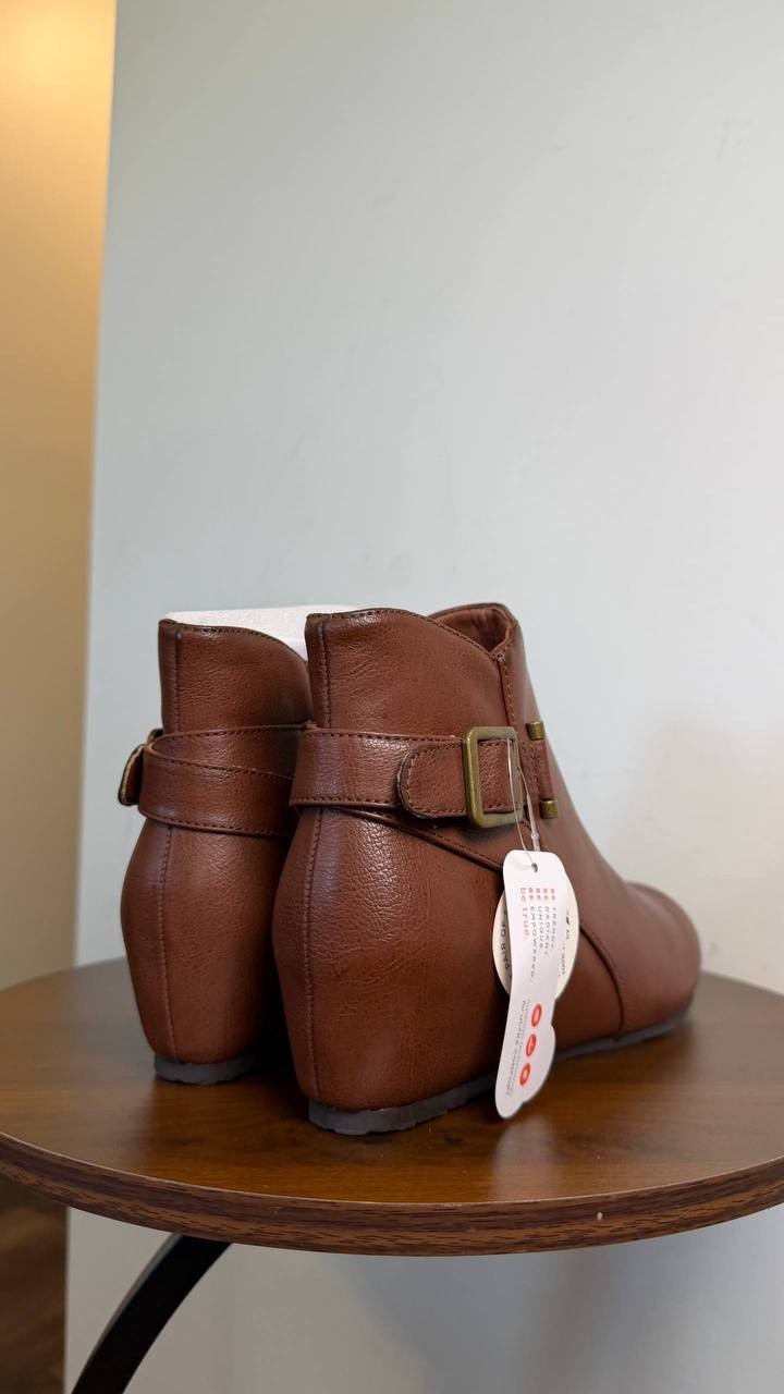 Baretraps Serena Zipper Wedge Booties Oak 8.5M Man‑Made $89 NWB