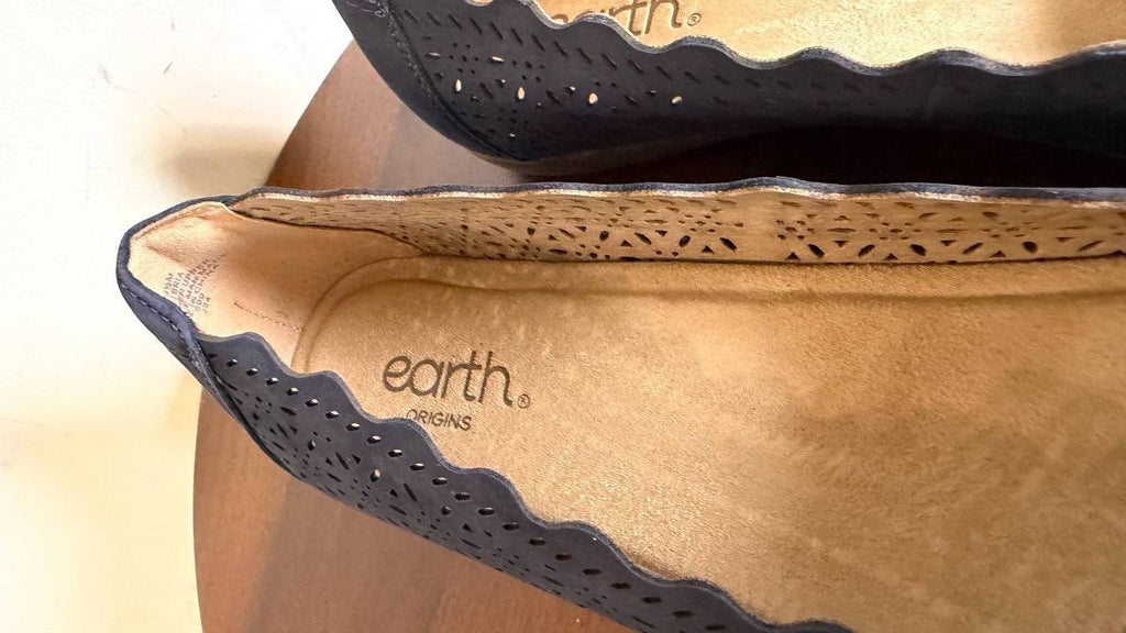 Earth Flats 9.5M Dark Blue Leather Comfort Shoes New in Box