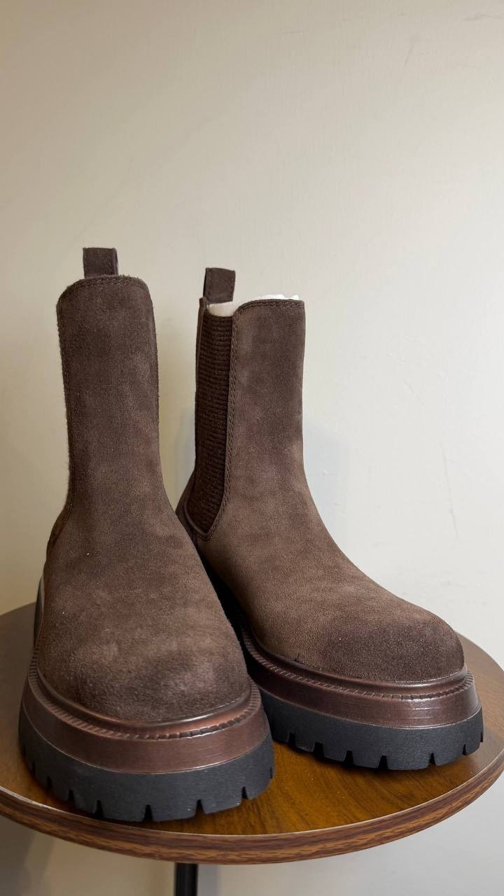 Steve Madden Brown Suede Chelsea Booties 9M New in Box Comfort Casual Style