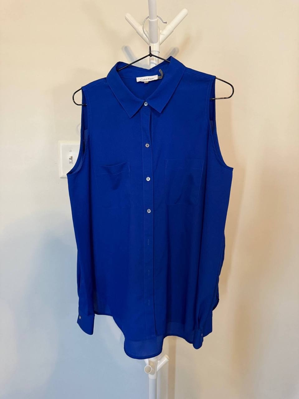 Calvin Klein Cold‑Shoulder Button‑Down Blouse – Size M – NWOT – $70