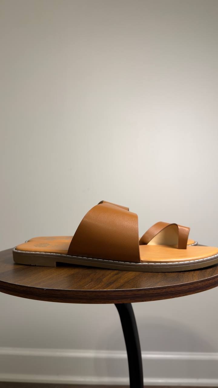 GC  Shoes  Florence  Toe  Loop  Flat  Sandals  Tan  10  NWT  $55
