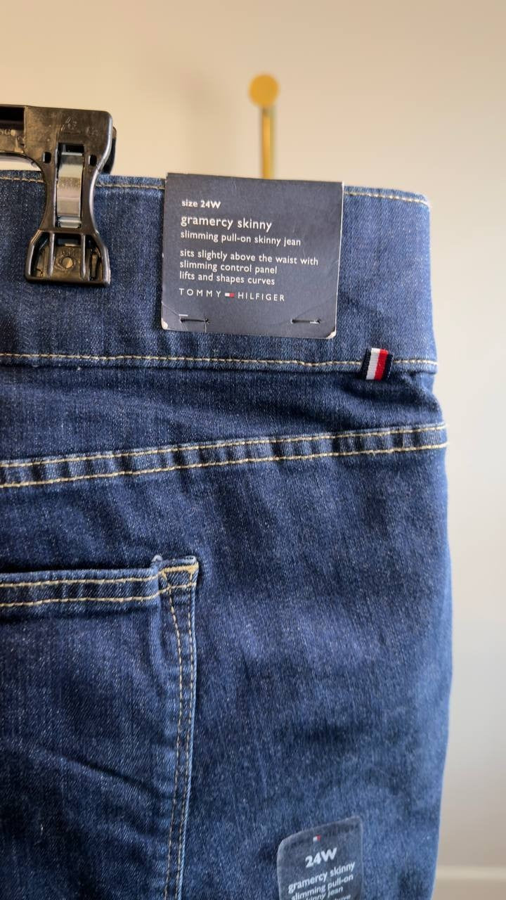 Tommy Hilfiger Gramercy Skinny Jeans Plus Size 24W Star Wash NWT $89