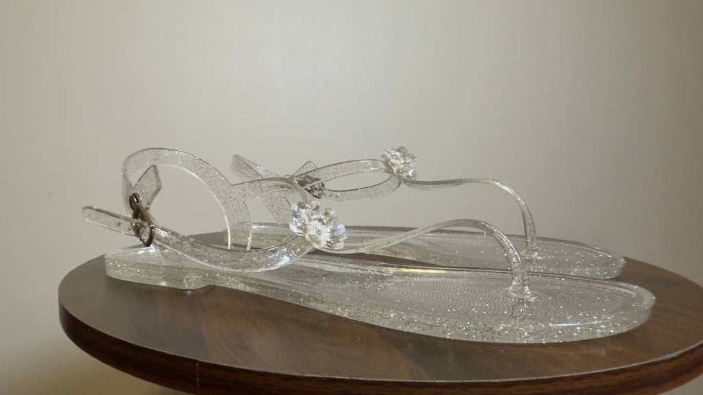 Wild Pair Flat Sandals Clear 10 M New $39.90