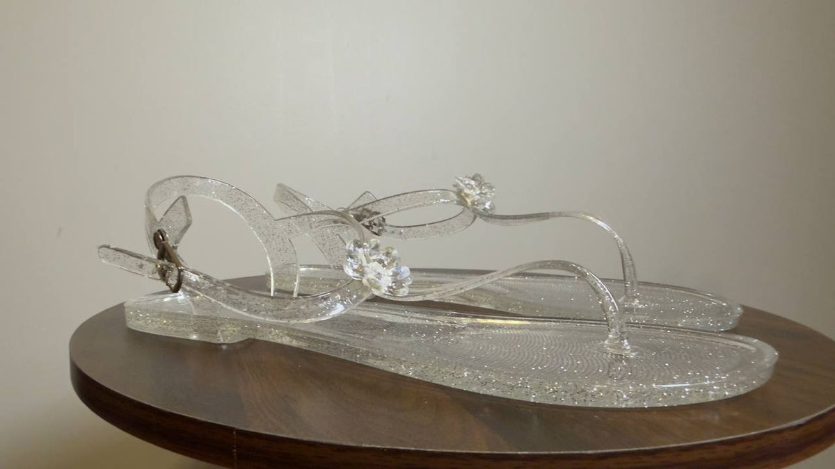 Wild Pair Flat Sandals Clear 10 M New $39.90