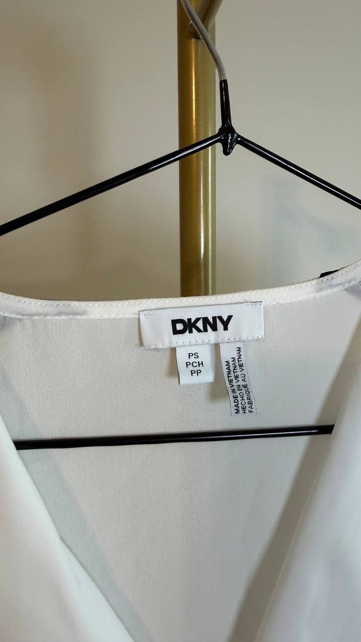 DKNY Contrast Trim Long Sleeve Blouse White Petite SizePS NWOT $69 Needs Washing