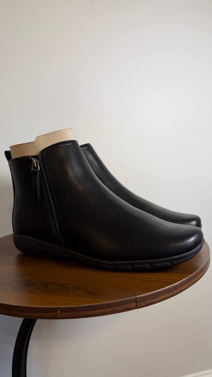 Easy Spirit Aleena Booties 9M Black Faux Leather Zip Round Toe NIB msrp$99