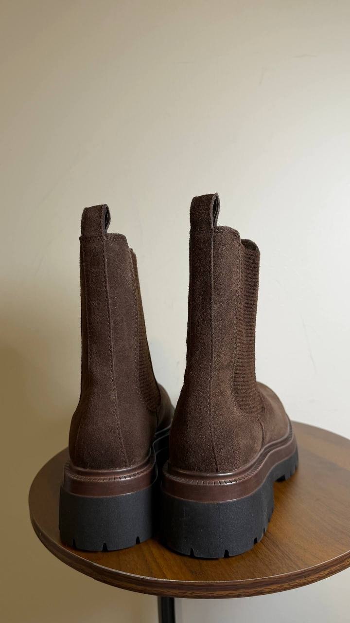 Steve Madden Brown Suede Chelsea Booties 9M New in Box Comfort Casual Style