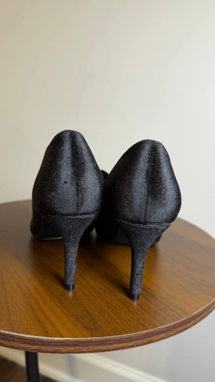 Journee Collection Black Velvet Dress Pumps 5.5W New w/o Box MSRP $108