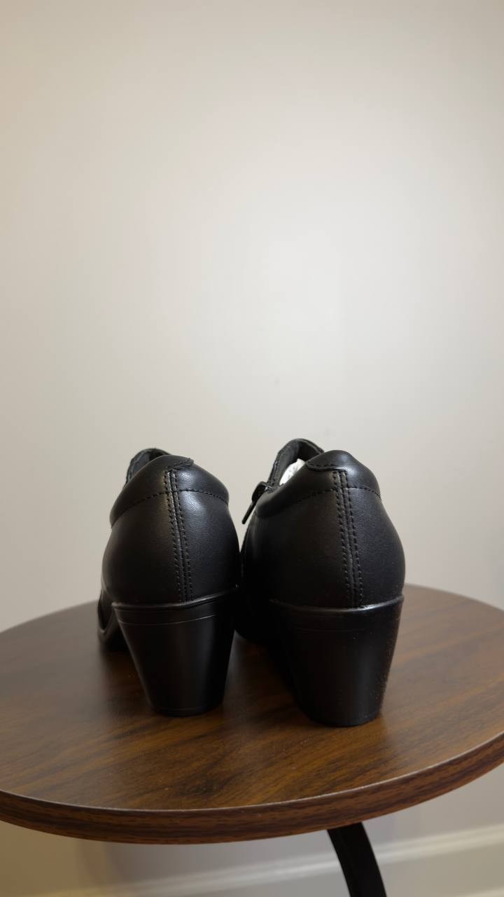 Clarks  Shoes  Black  7.5M  New  $105