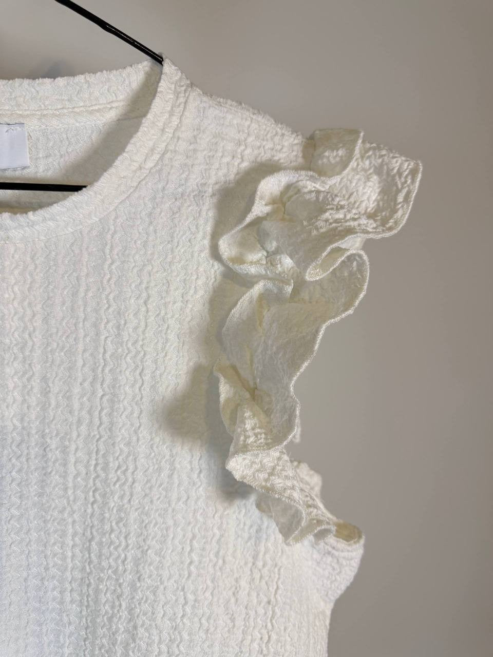 CeCe Sleeveless Ruffle Shoulder Textured Top – White – Size L – NWT