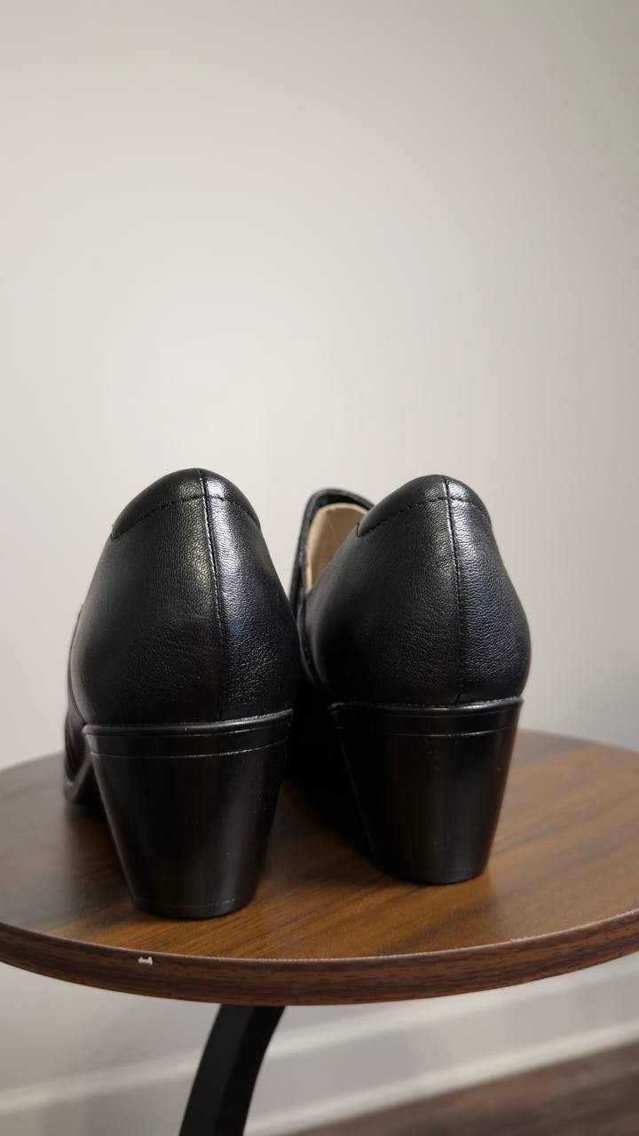 Clarks  Pumps  Black  11  W  New  $80