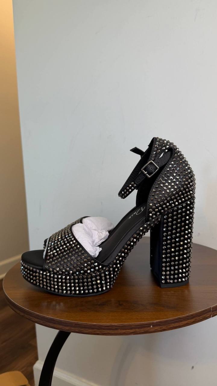 Wild Pair Hanalaur Embellished Sandals Black Bling 7.5M Man‑Made $89.90 NWB