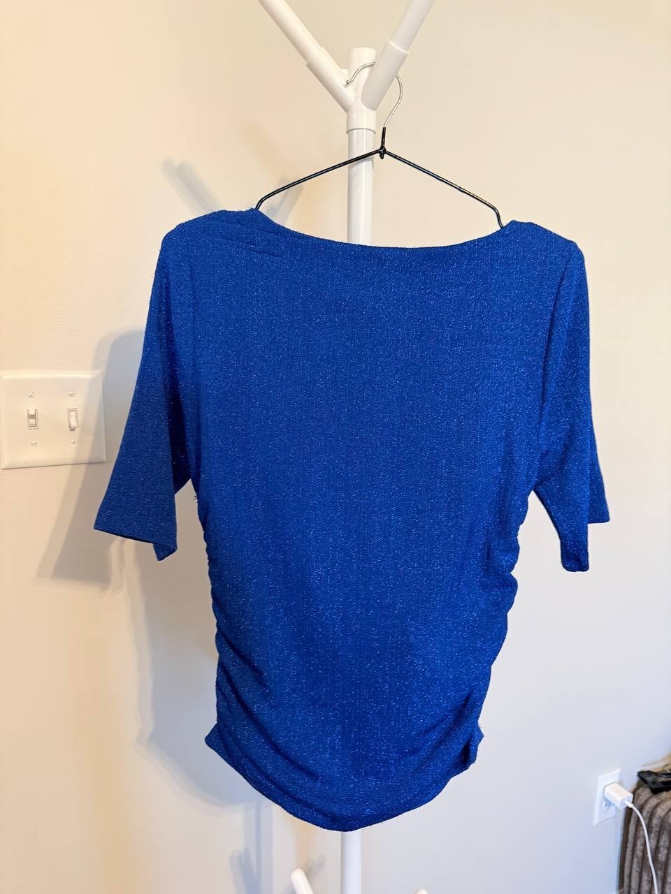 DKNY Women’s Sweater – Size S – NWT – Small Pilling