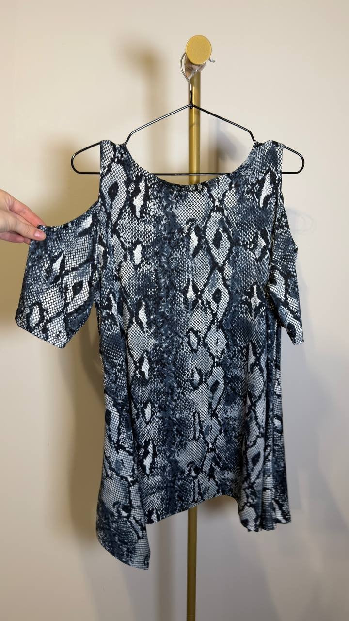 White Mark Cold Shoulder Snake Print Swing Top Gray XL NWOT $72