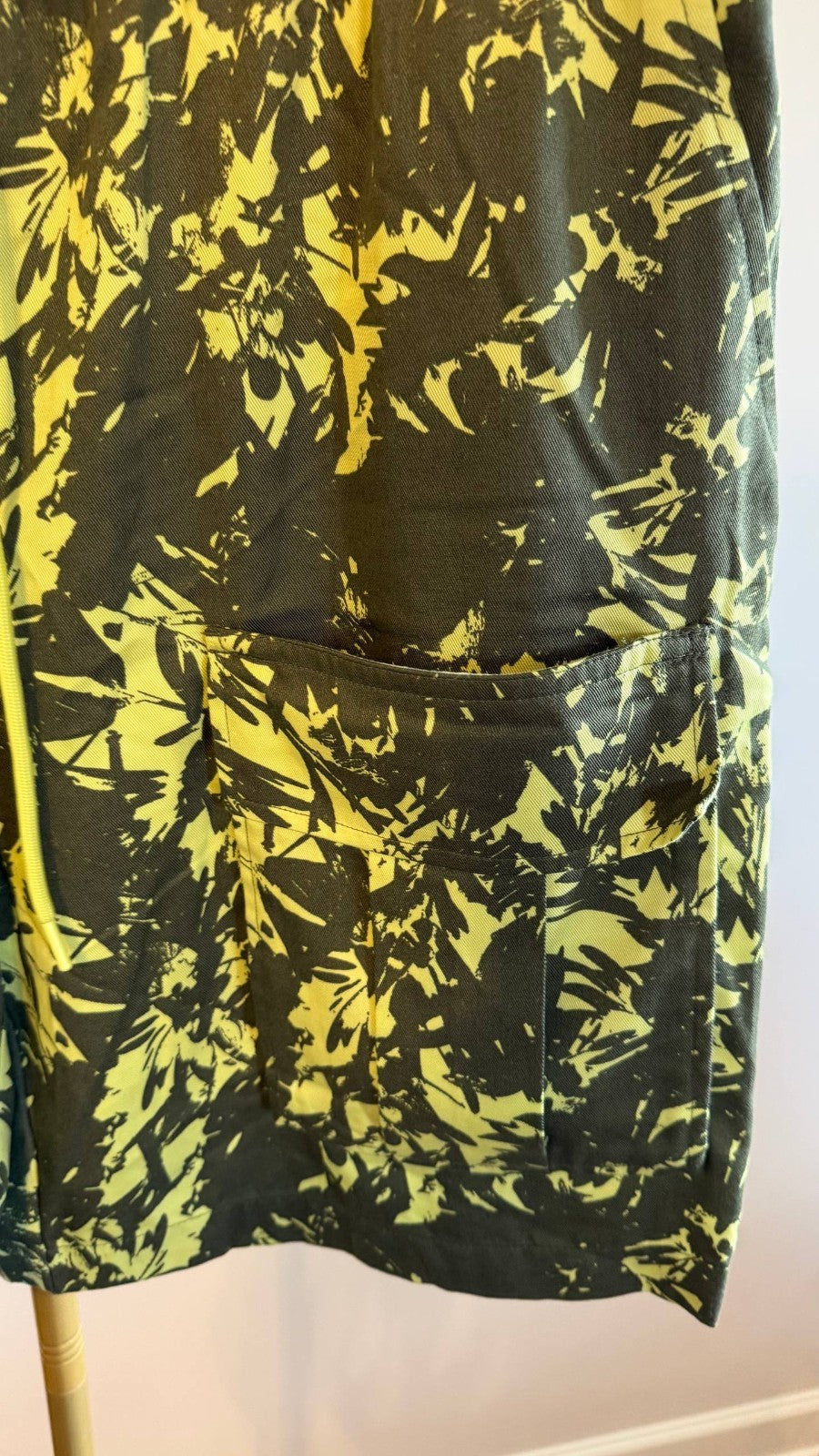 Mode of One Men’s Abstracted Floral Cargo Shorts 9" Regular Fit Green L NWT