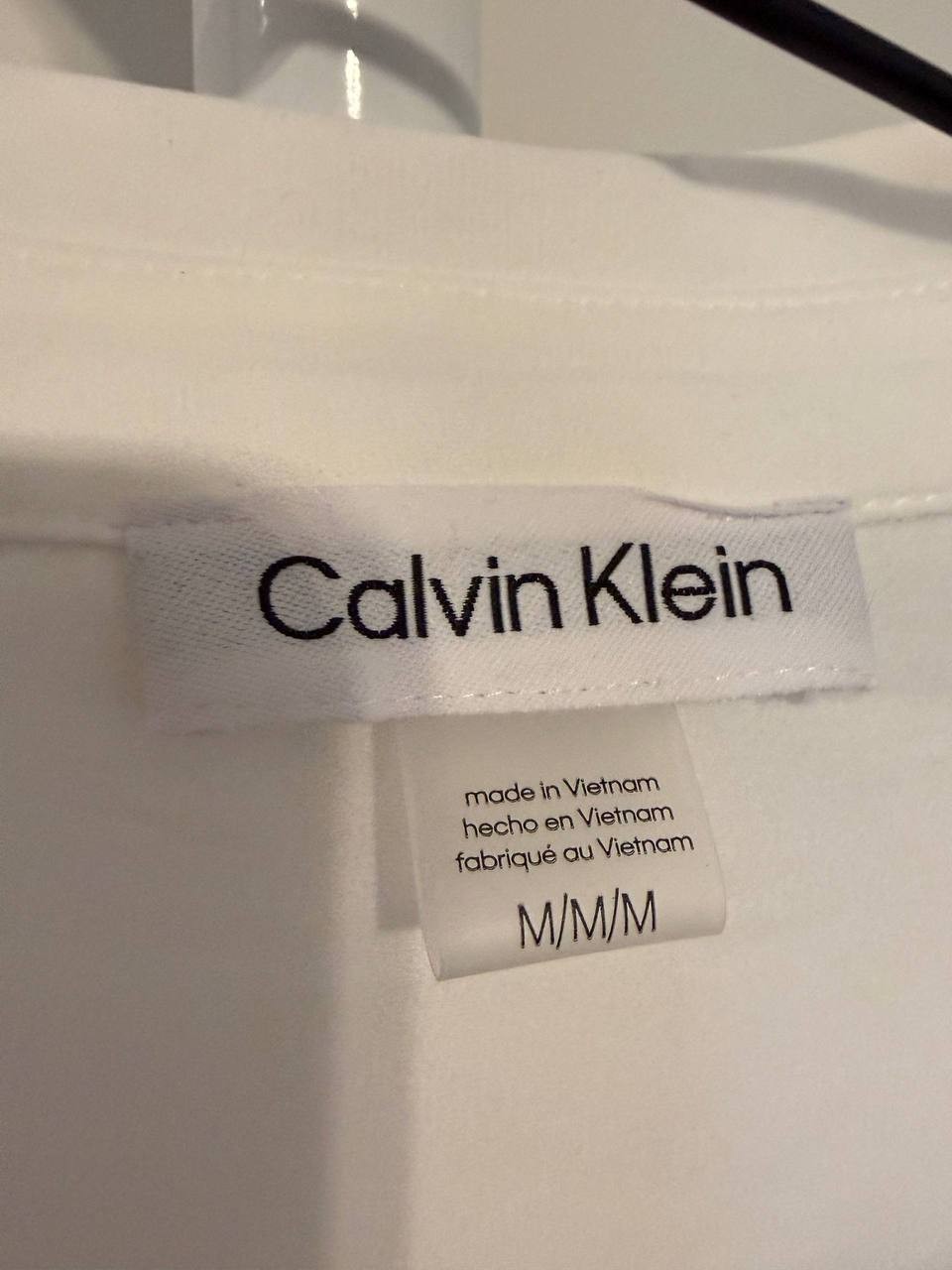 Calvin Klein Point‑Collar Ruffle Button‑Front Blouse – White– Size M – NWT– $89