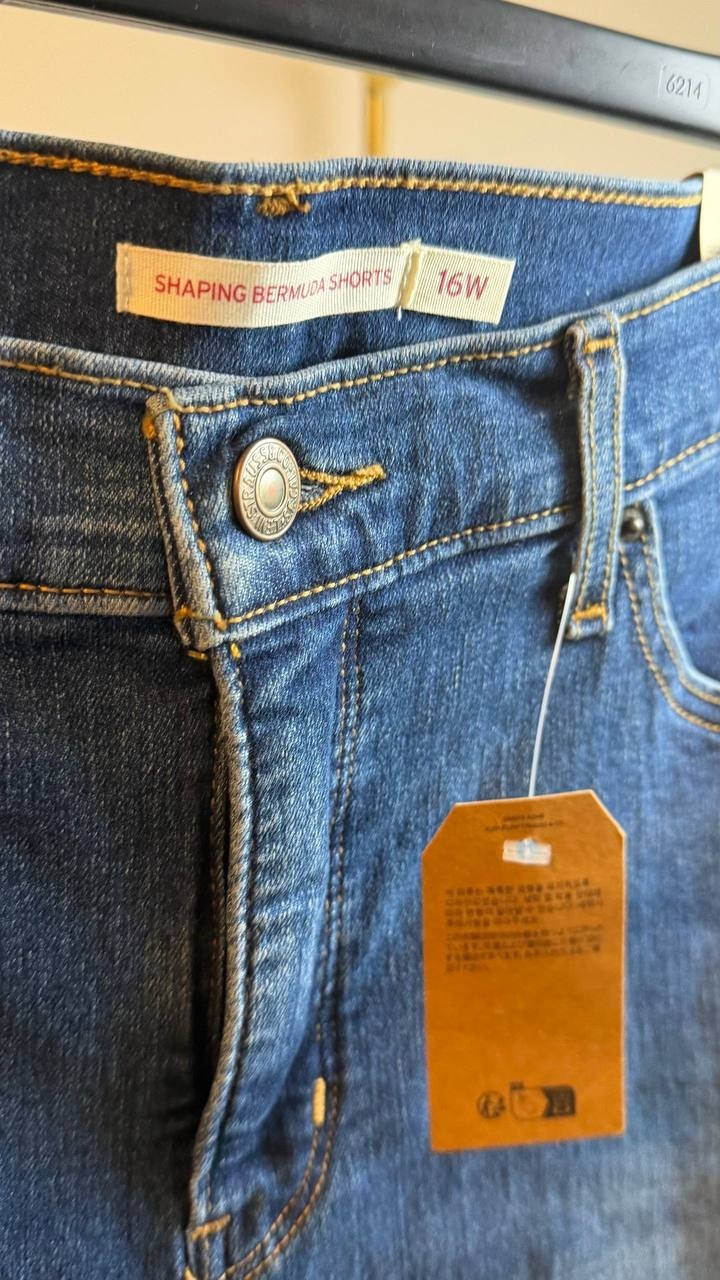 Levi’s Shaping Bermuda Shorts Dark Wash Size 16W NWT $49.50
