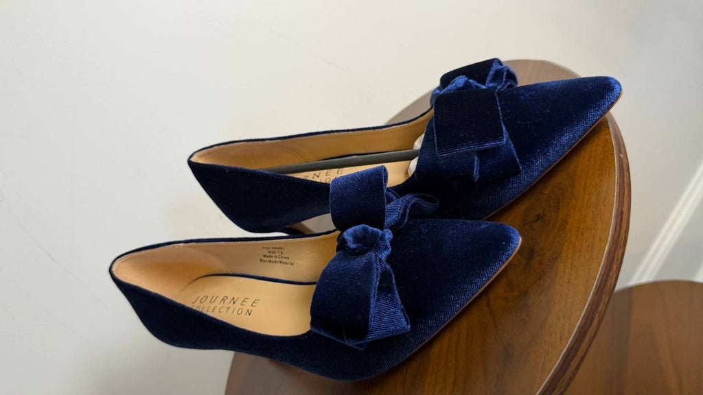 Journee Collection Crystol Pumps 7.5 Navy Velvet Bow Detail NIB