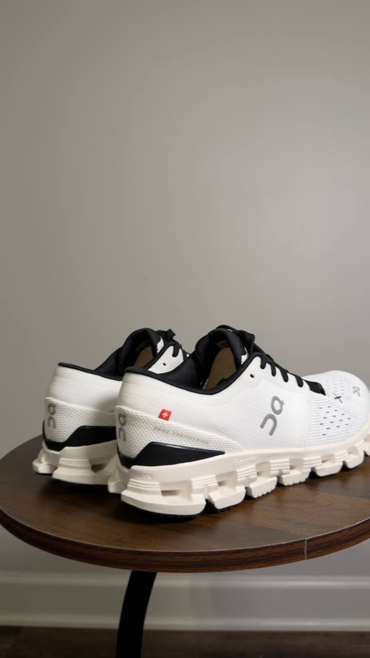 On  Cloud  X  4  Sneakers  Black/White  6.5W  New  $160