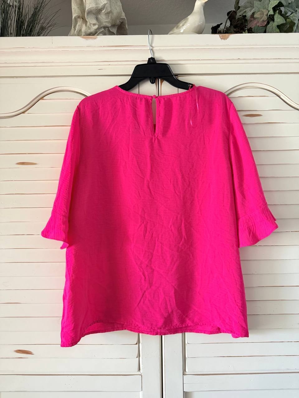 CeCe Textured Ruffled-Cuff Blouse Bright Rose XL NWT Crewneck Keyhole Back
