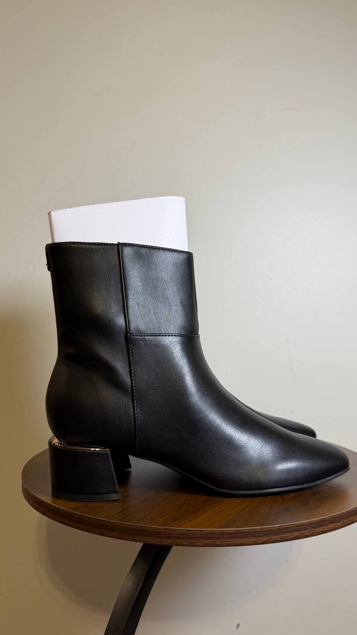 Calvin Klein Women’s Parry Block Heel Ankle Booties Black 8.5M Man‑Made $129 NWB