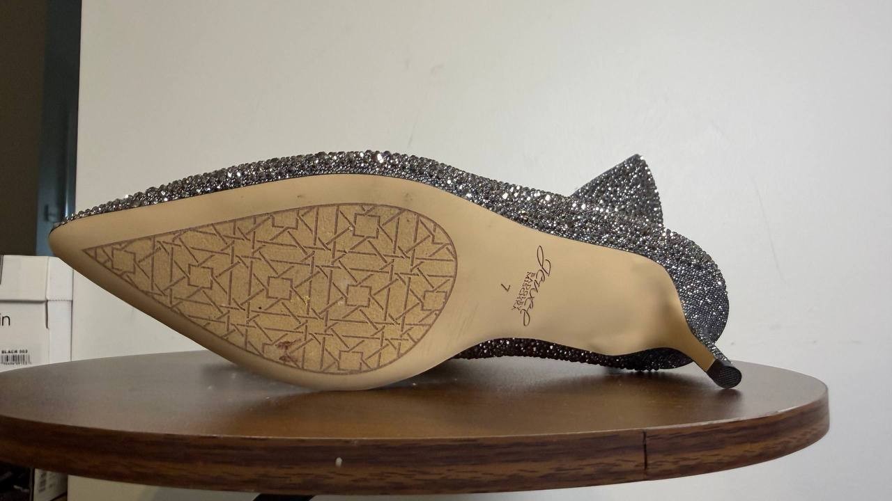 Badgley Mischka Jewel Smoke Glitter Fabric Heeled Pumps 7 New in Box $99