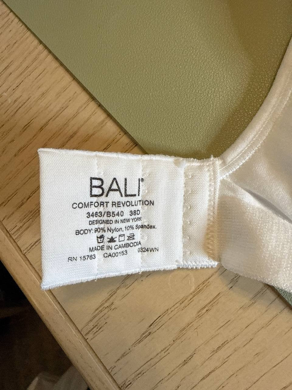Bali Comfort Revolution Wirefree Bra – Style 3463 – Size 38D – White New with T