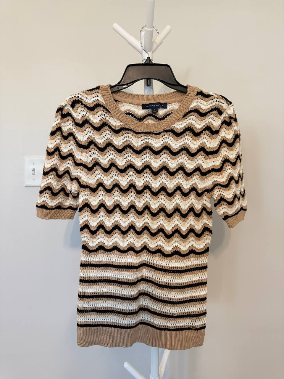 Tommy Hilfiger Chevron & Striped Sweater – Sand – Size M – NWOT – $79.50