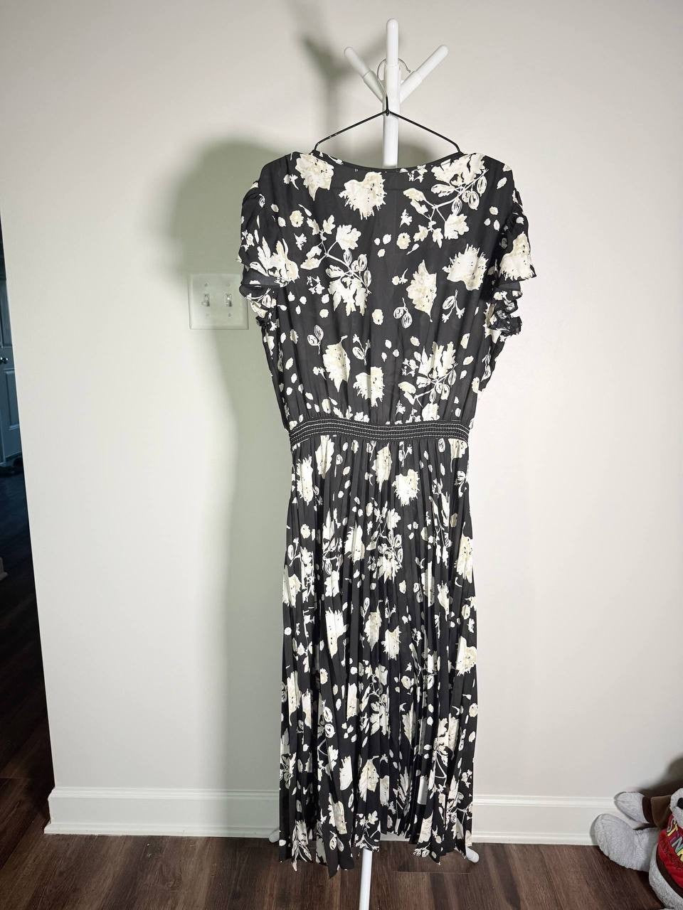 Max Studio Flutter Sleeve Pleated Midi Dress –BlackFloral- Size L – NWT