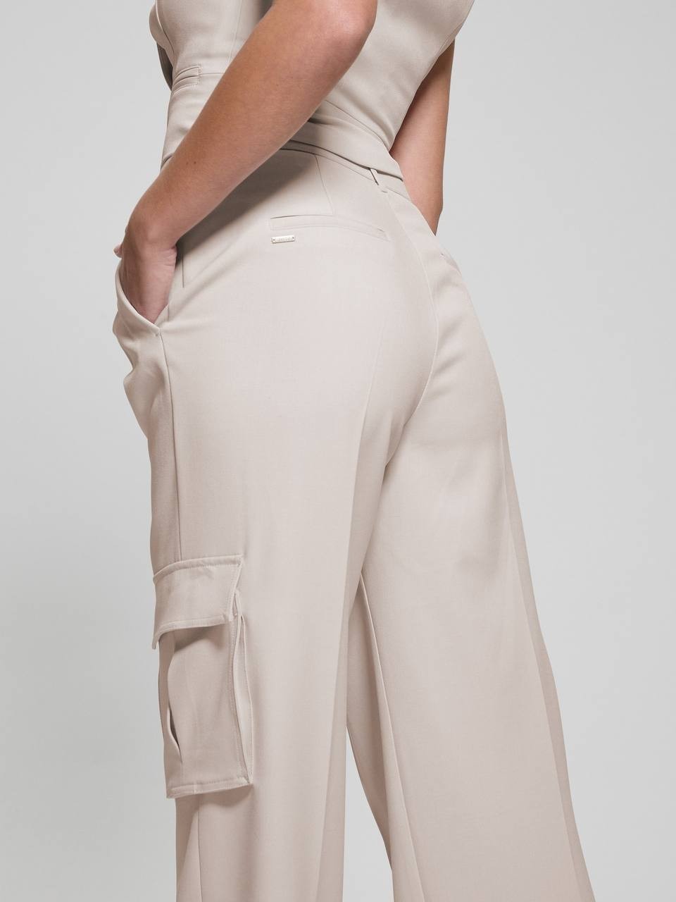Guess Women’s Eco Matea Perfect Cargo Pants Beige XL $148 NWT