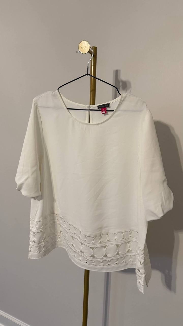 Vince Camuto White Cutout‑Hem Blouse XL Good Pre‑Owned Requires dry cleaning