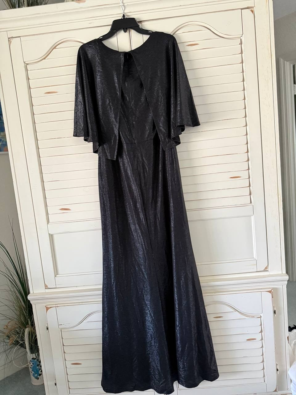 Lauren Ralph Lauren Cape Gown – Size 16 – NWT – Black Twist-Front Sleeveless