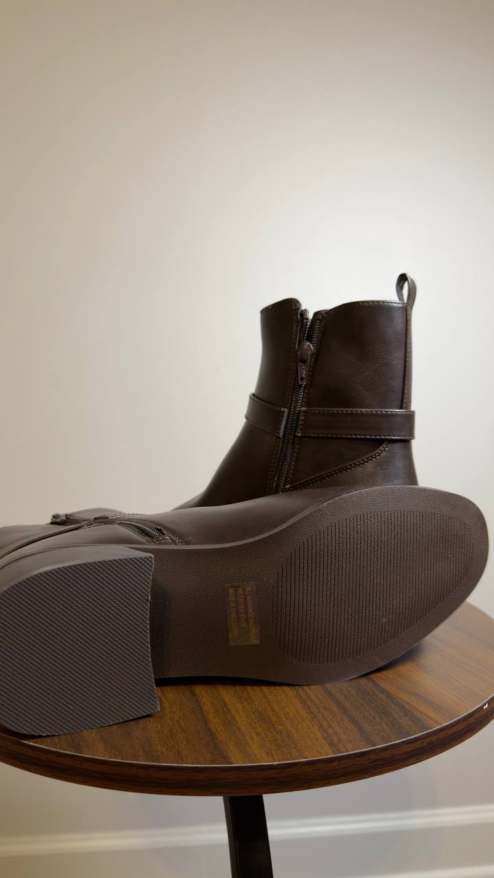 DV Dolce Vita  Chelsea Booties  Dark  Brown  9  New  $89