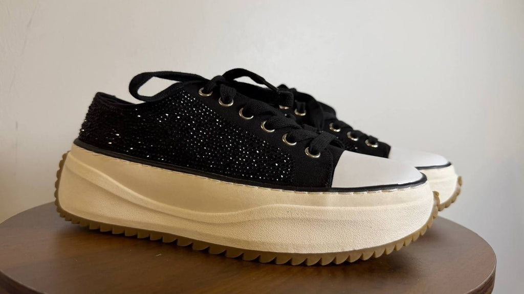 Wild Pair Women’s Sneakers 7M Black Fabric – New in Box MSRP $69.90