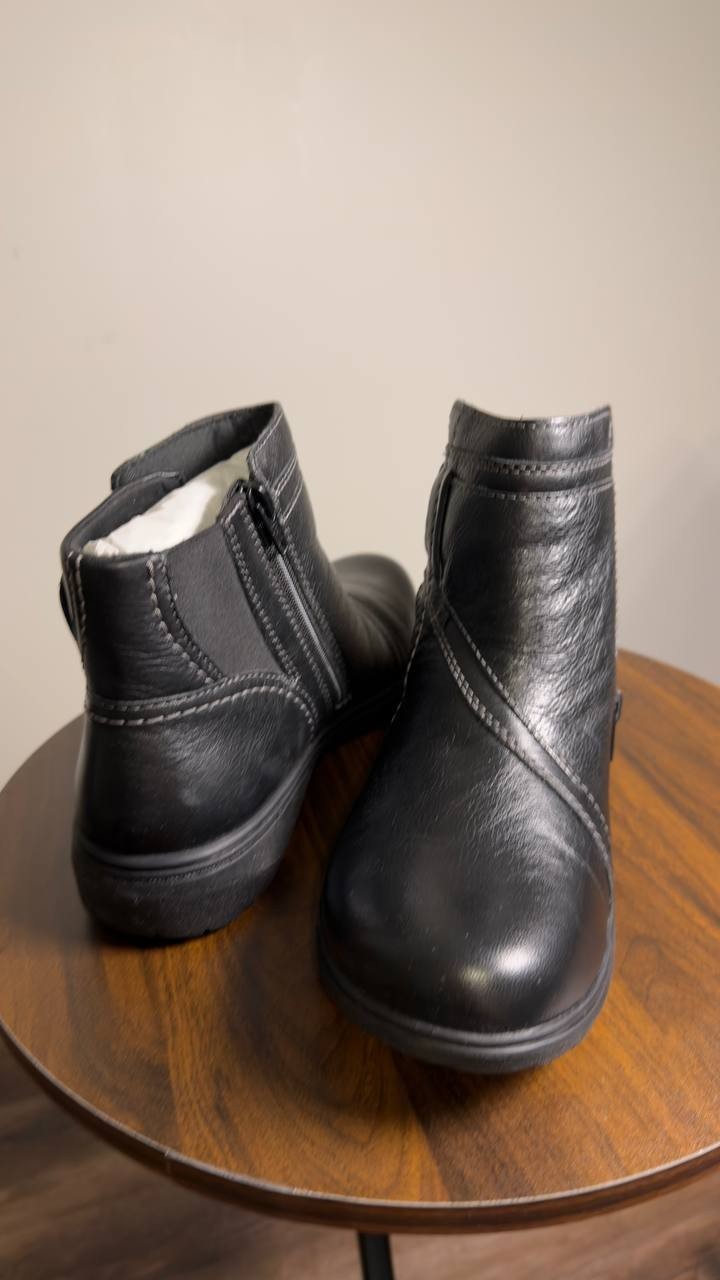 Clarks  Carleigh  Style  Boots  Black  Leather  8M  New  $130
