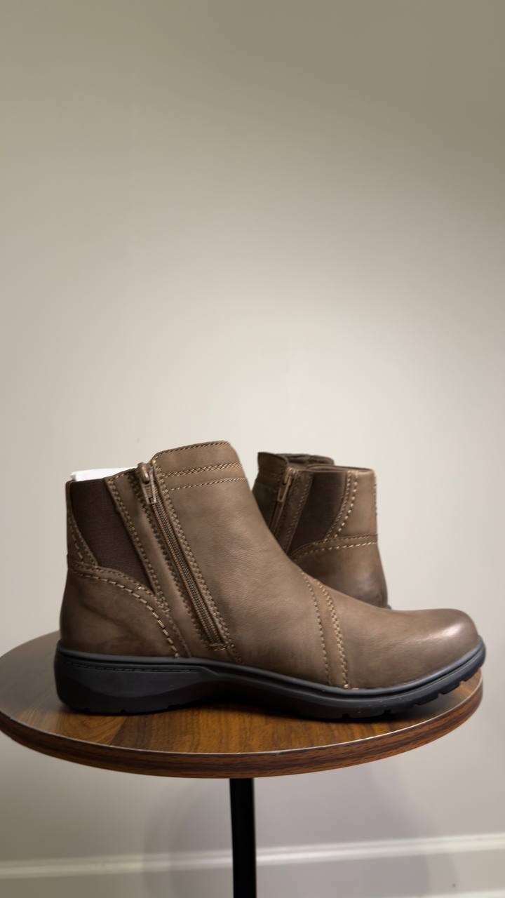Clarks  Carleigh  Style  Boots  Brown  Nubuck  7.5M  New  $130