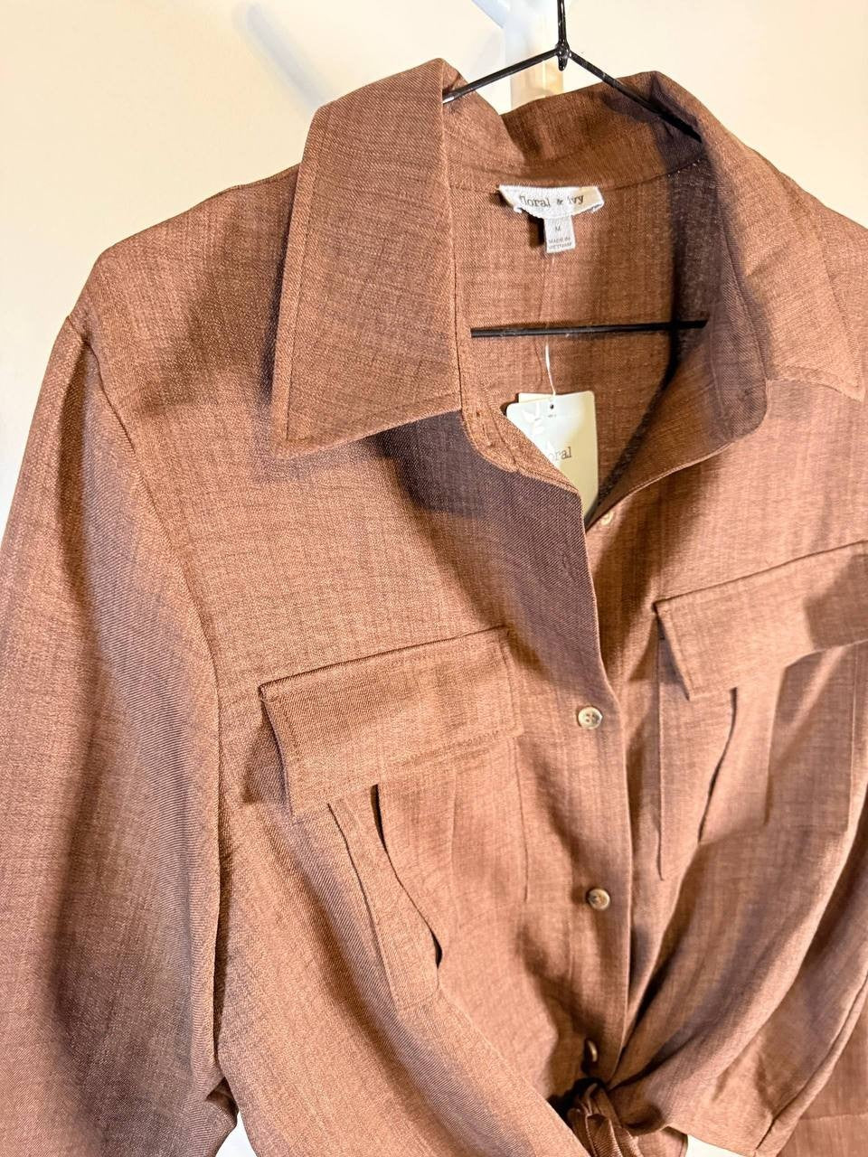 Floral&Ivy Brown Collared Blouse – Size M – NWT – $59