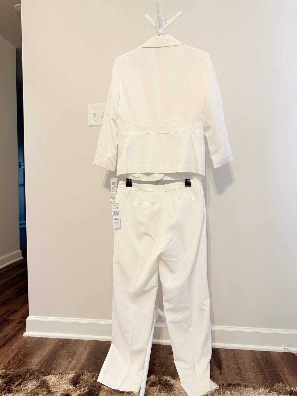 Le Suit Women’s Petite Skirt Suit Set –White – Size 4P – NWT – $225