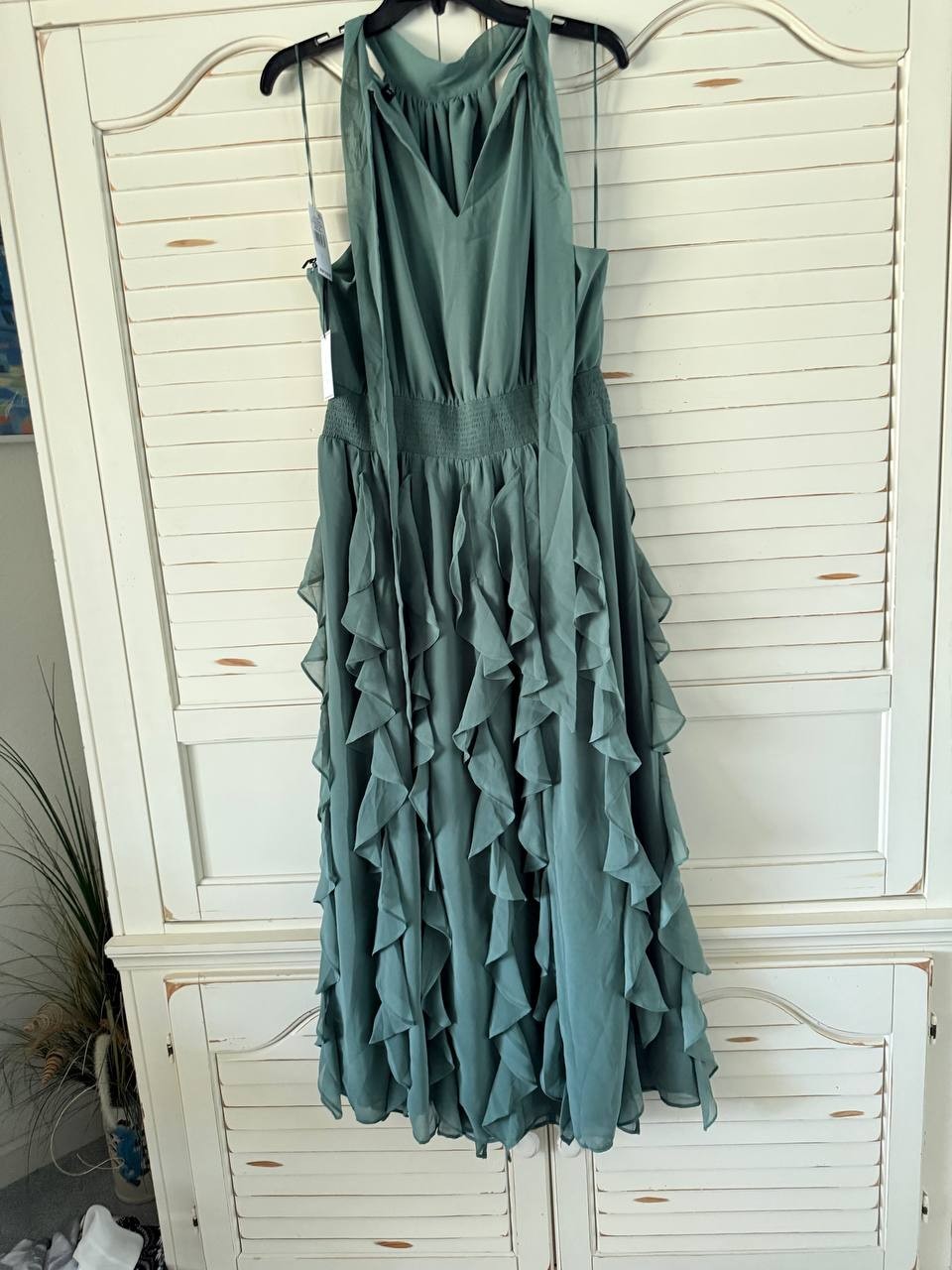 1.STATE Dress L Green Halter Ruffle Maxi Smocked Waist Elegant NWT MSRP $109