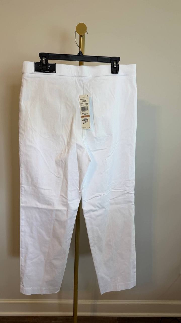 Alfred Dunner Classics Allure Stretch Short Length Pants White Size 12 NWT