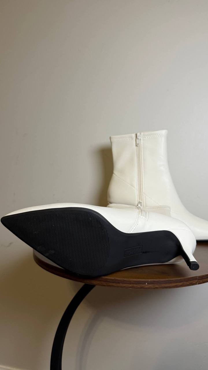 Wild Pair White Ankle Booties 8M New in Box MSRP $69.90