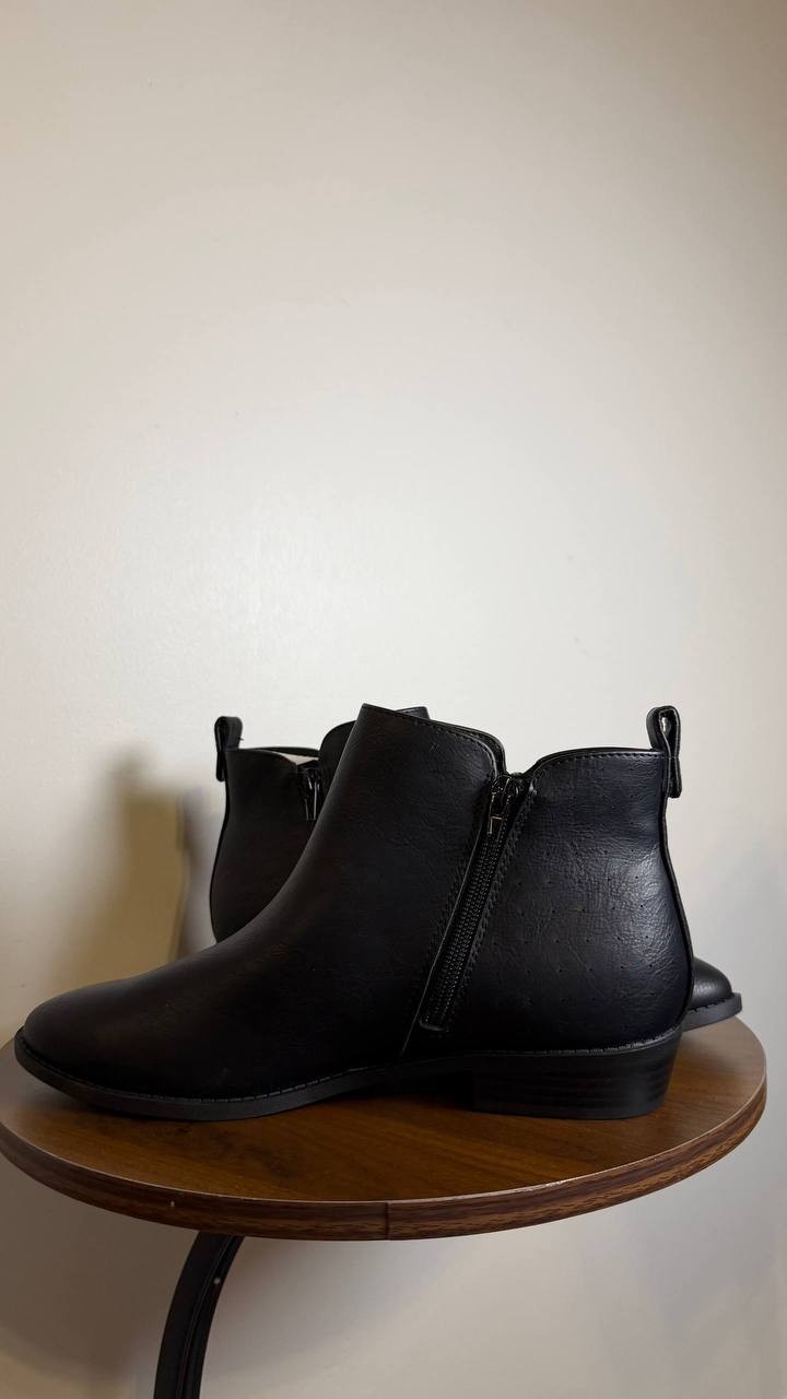 Journee Vegan Leather Zip‑Up Booties 9W Black New in Box MSRP $59.99