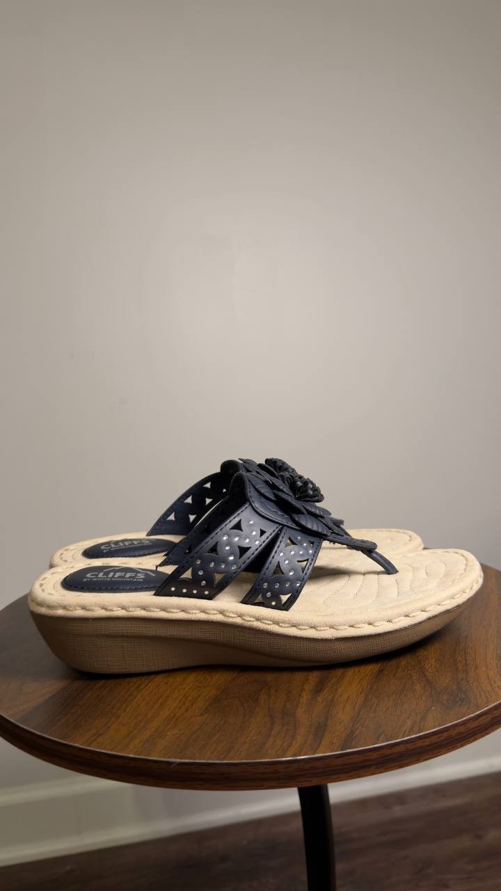 Cliffs by White Mountain  Thong Sandals  Navy  7  New  $59