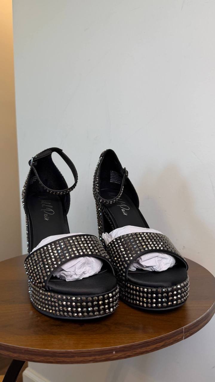 Wild Pair Hanalaur Embellished Sandals Black Bling 7.5M Man‑Made $89.90 NWB