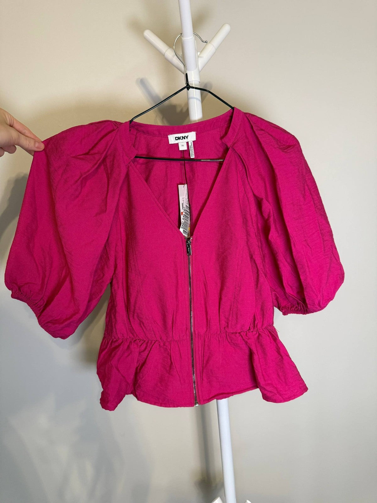 DKNY Women’s V‑Neck Zip‑Front Short‑Sleeve Top – Rose – NWT