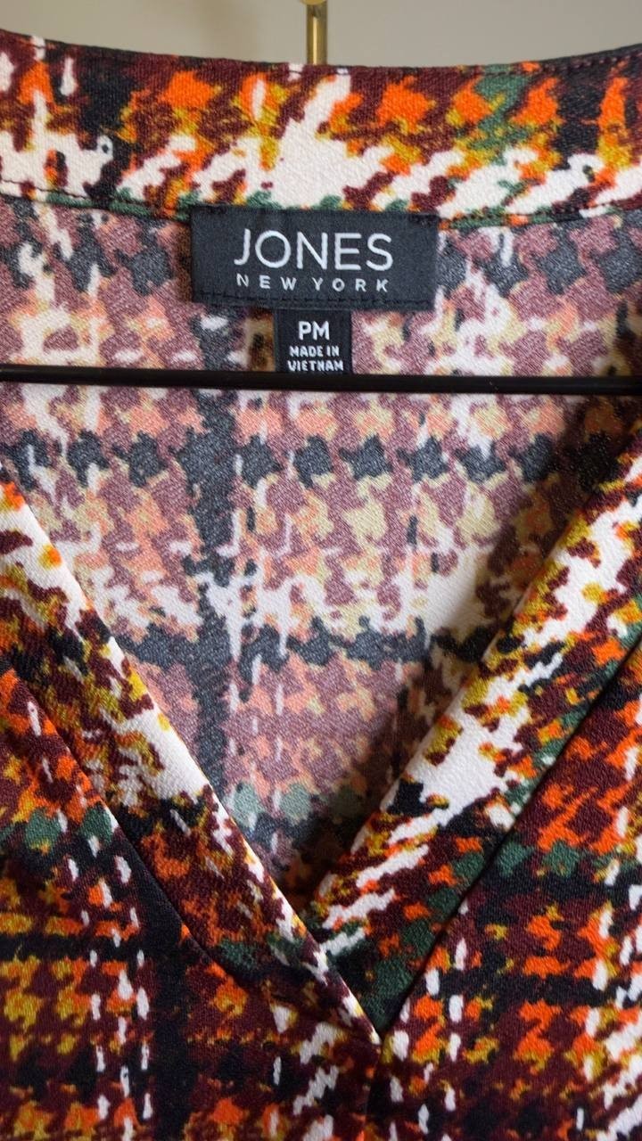 Jones New York Sleeveless V‑Neck Jersey Knit Blouse Bordeaux Multi PM NWT $49.50