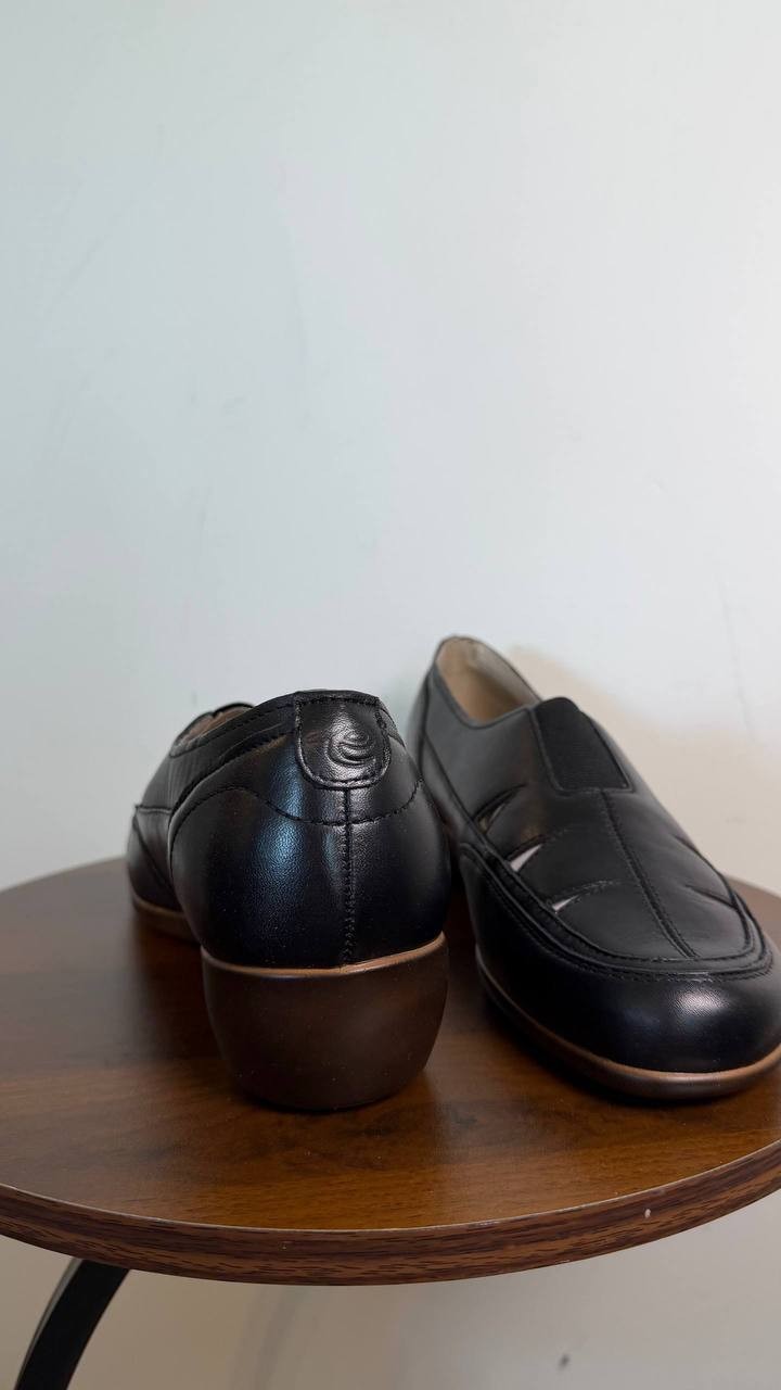Easy Spirit Daisie Women’s Cutout Slip-On Flats Black 9.5M Leather $105 NWB
