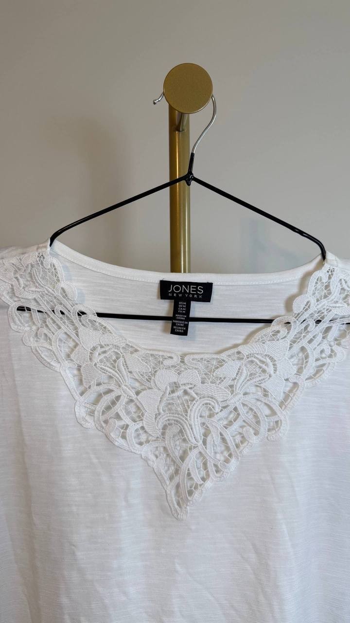 Jones New York Dolman Top Inset Lace White Crew Neck Size M NWT$69 needs washing